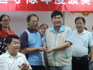 吳傳梴隊長個人照(左)